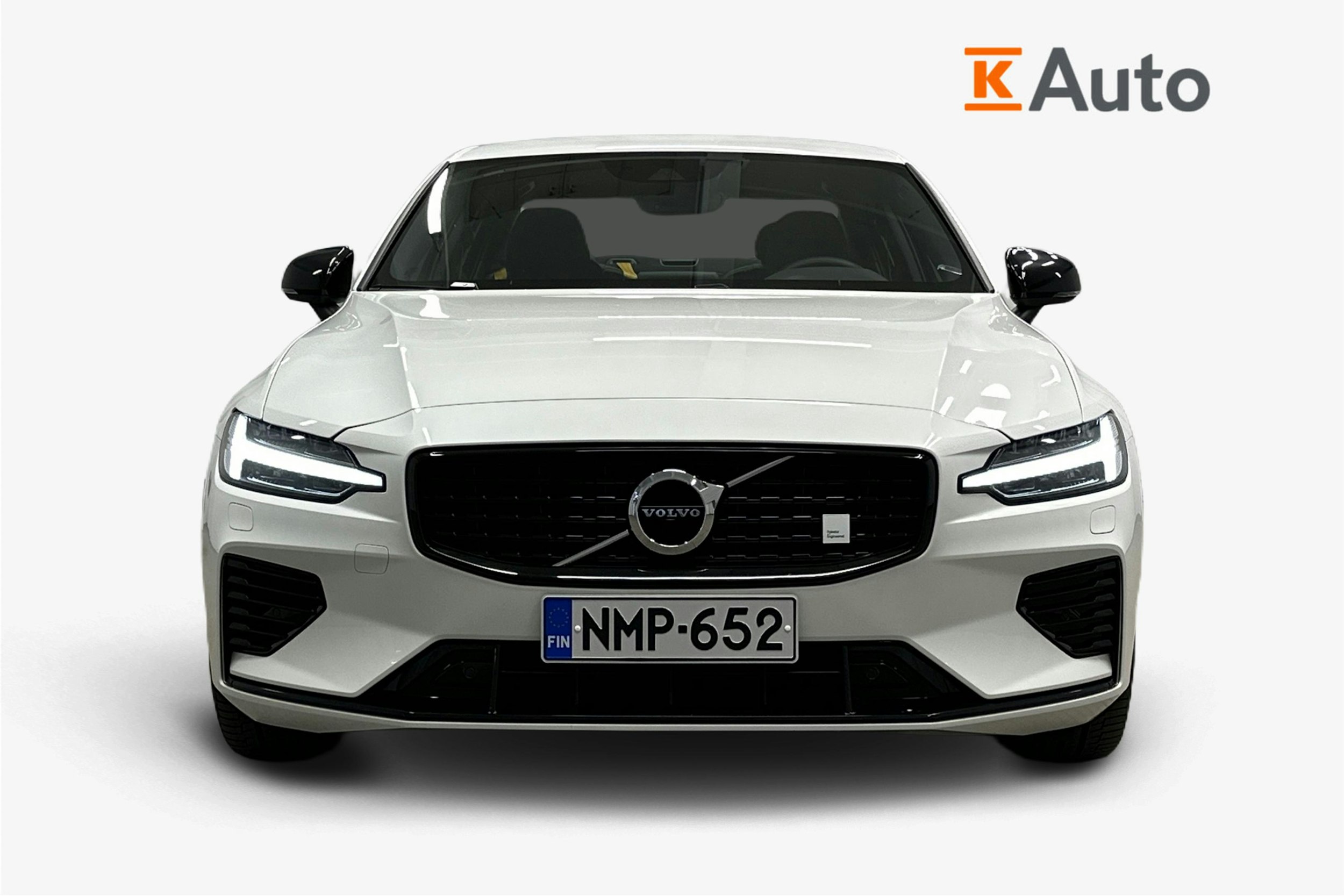 valkoinen Volvo S60 2022 kuva 5.