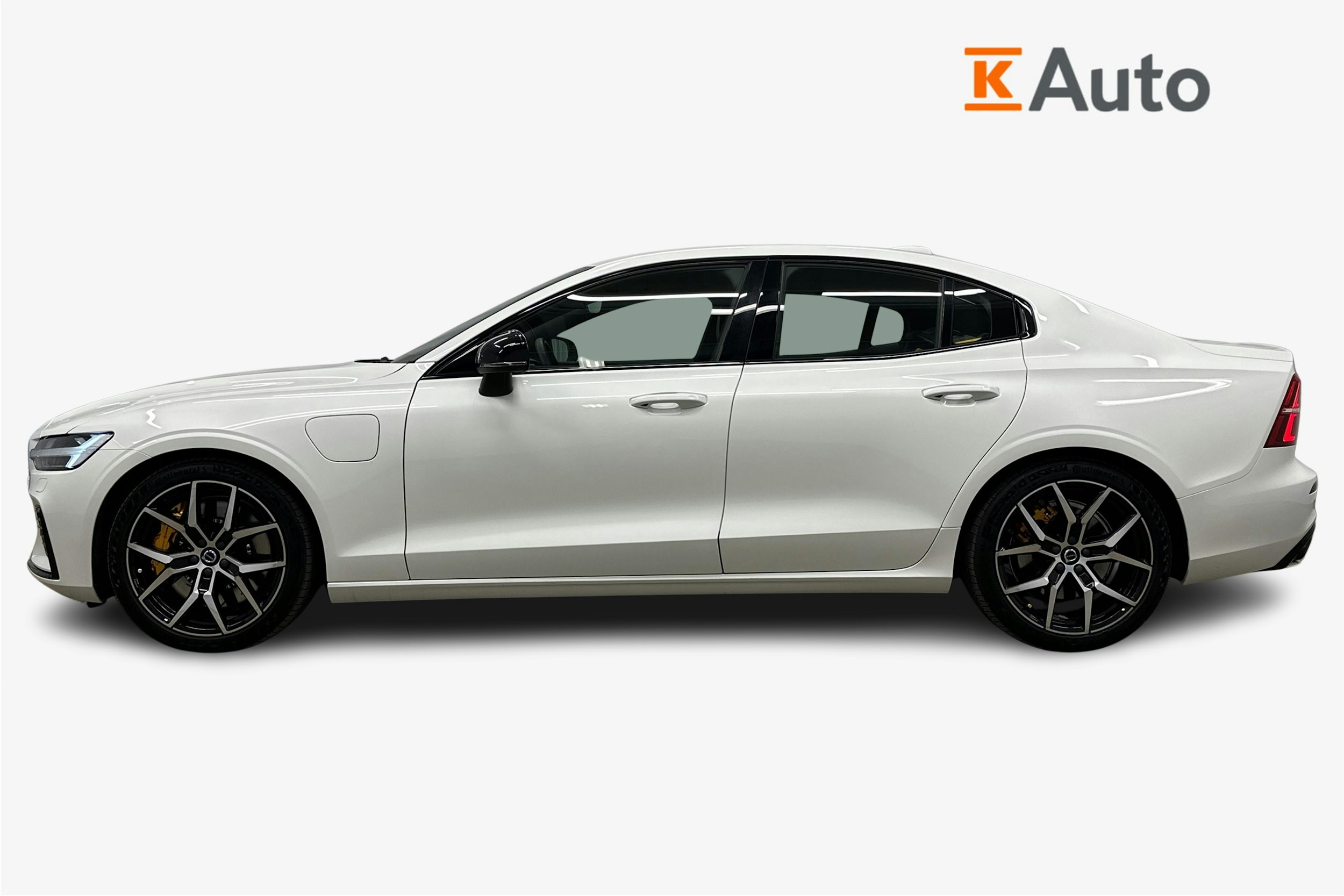 valkoinen Volvo S60 2022 kuva 6.