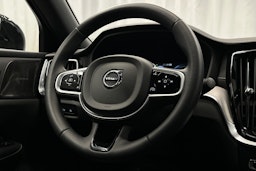 valkoinen Volvo S60 2022 kuva 19.