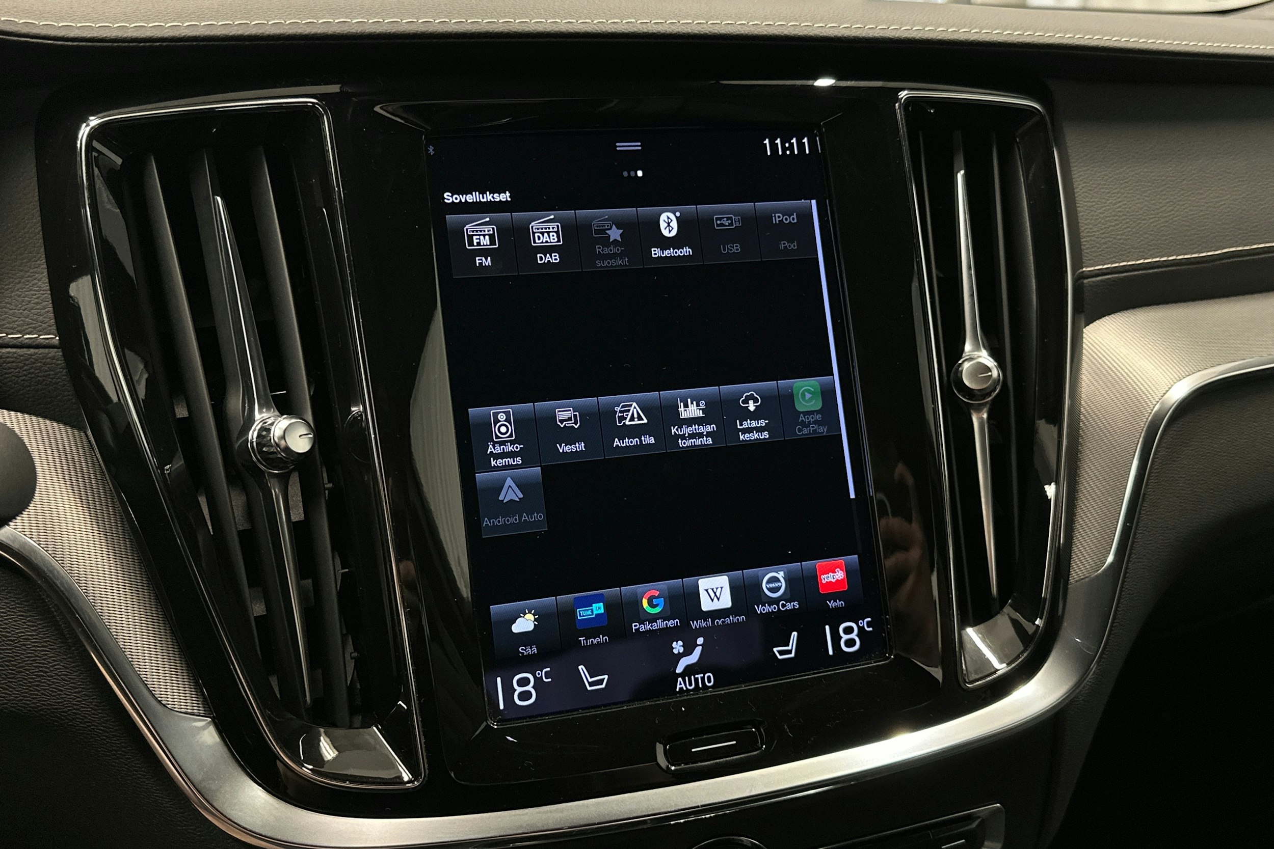 valkoinen Volvo S60 2022 kuva 25.