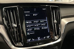 valkoinen Volvo S60 2022 kuva 27.