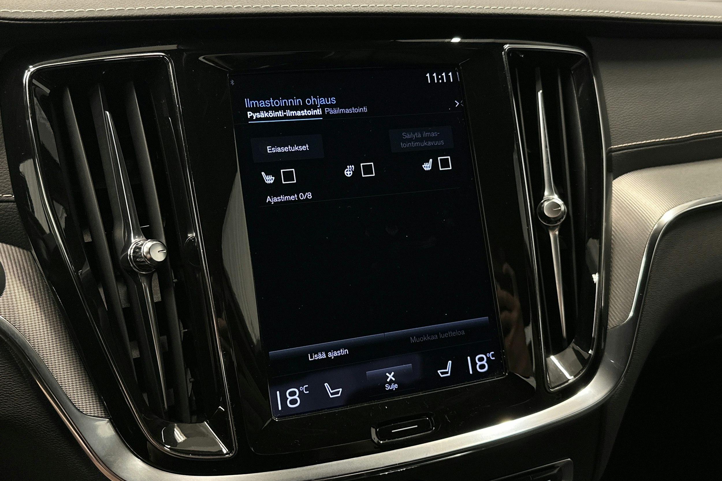 valkoinen Volvo S60 2022 kuva 28.