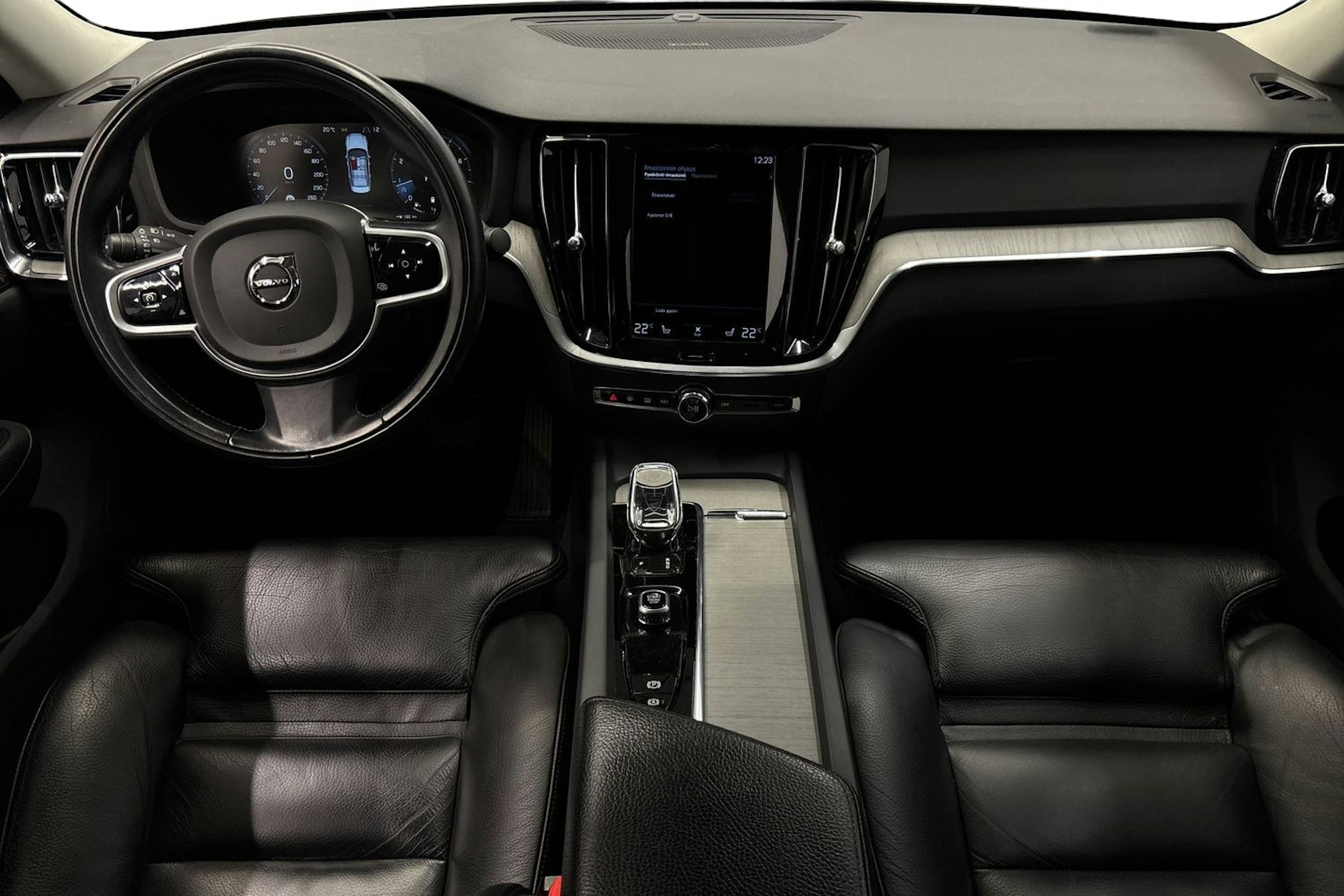 harmaa Volvo S60 2022 kuva 9.