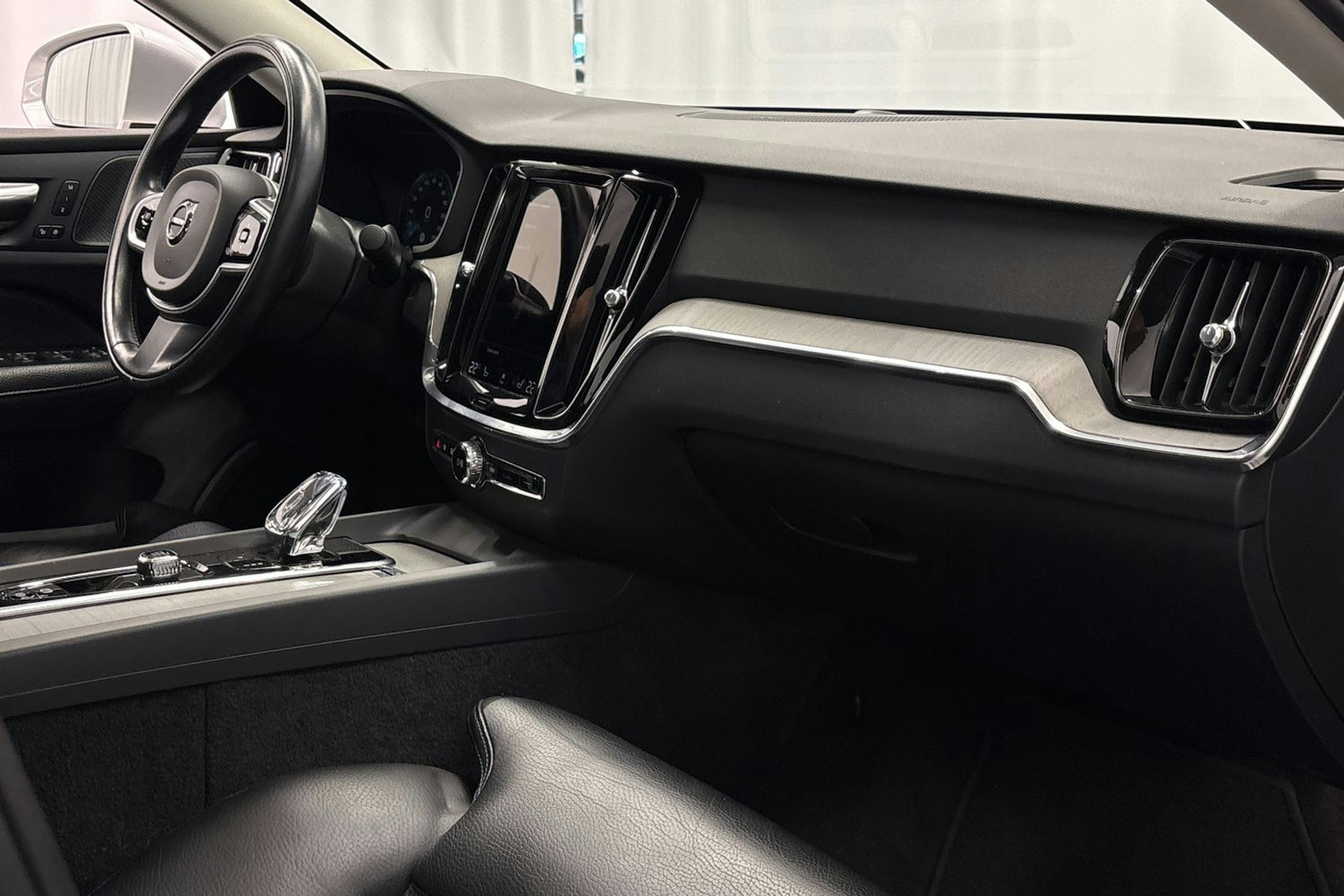 harmaa Volvo S60 2022 kuva 14.
