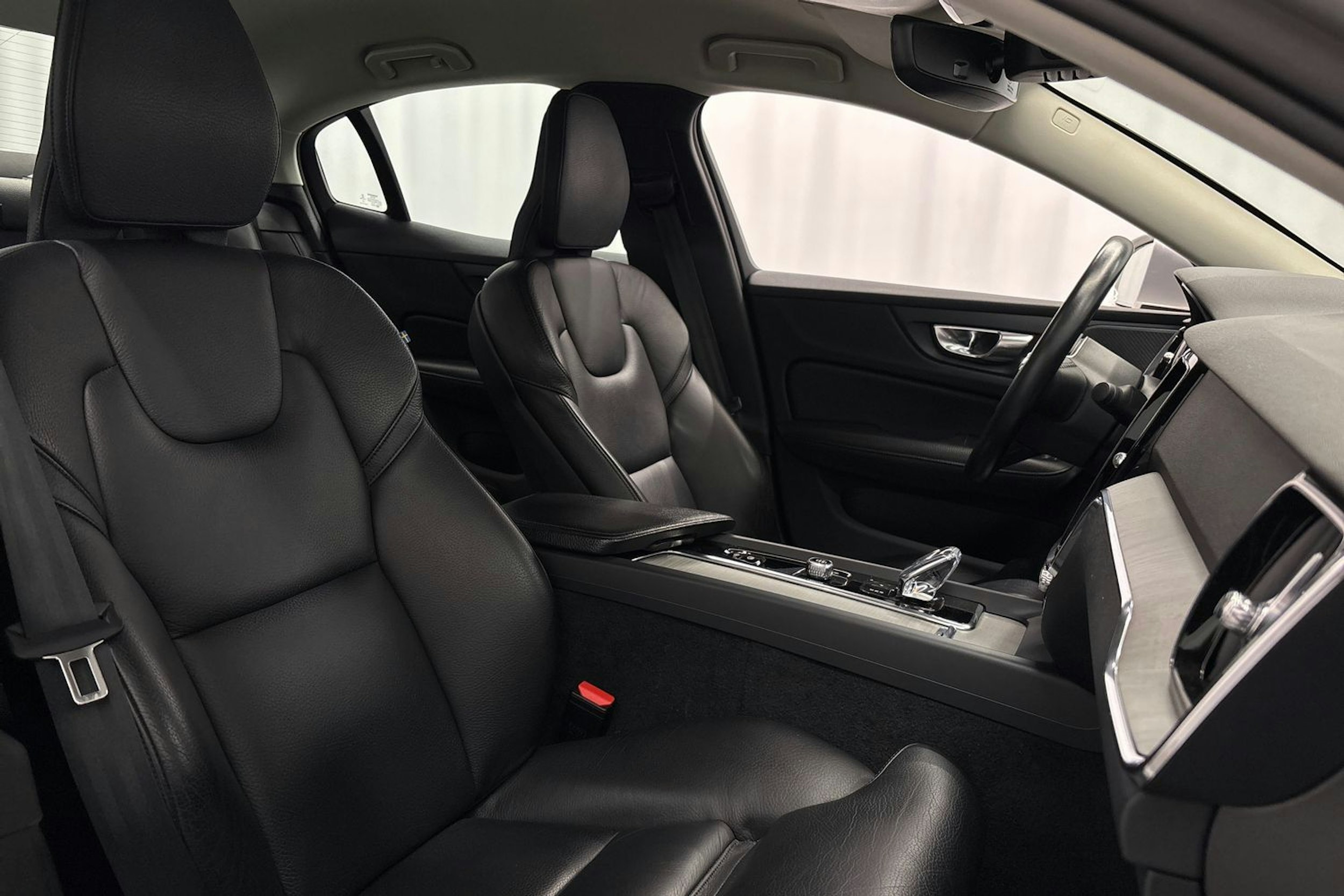 harmaa Volvo S60 2022 kuva 15.