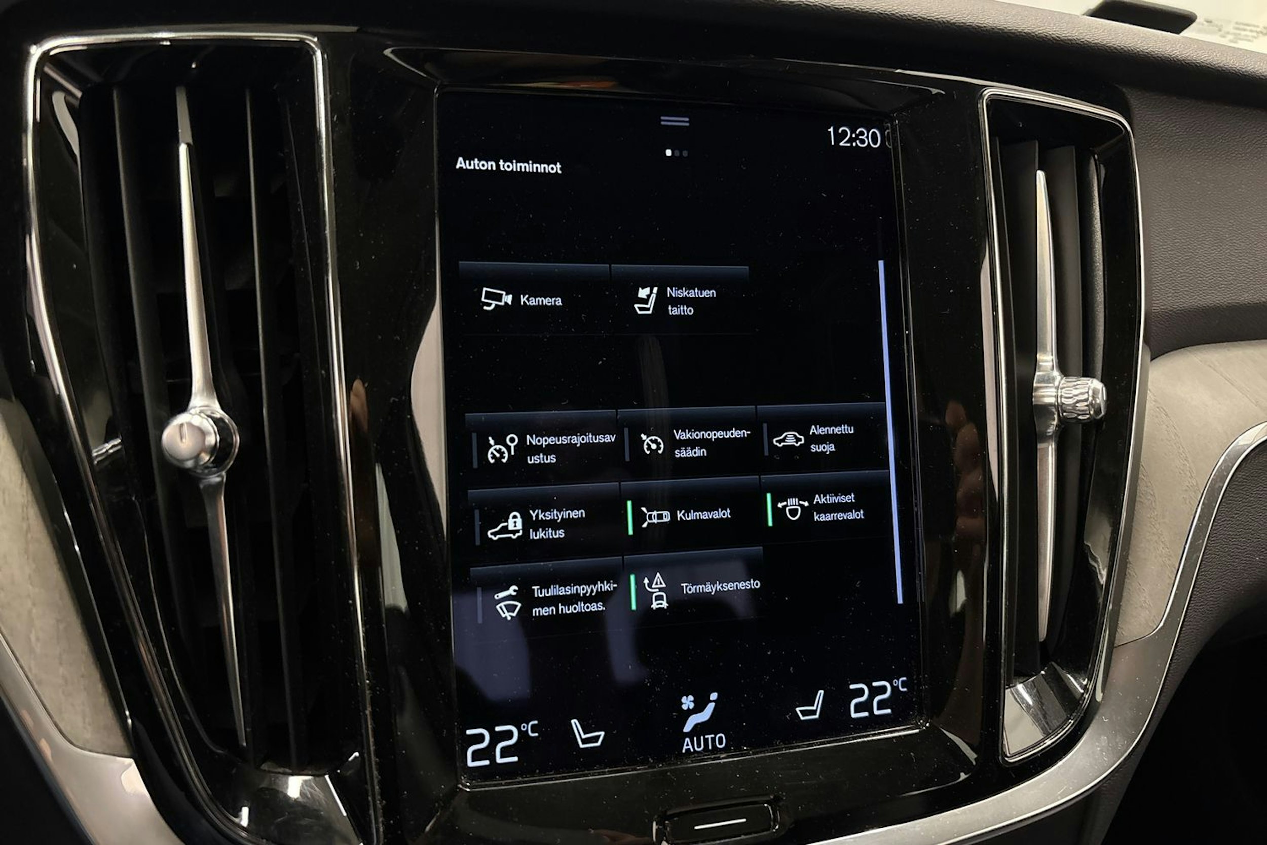 harmaa Volvo S60 2022 kuva 23.
