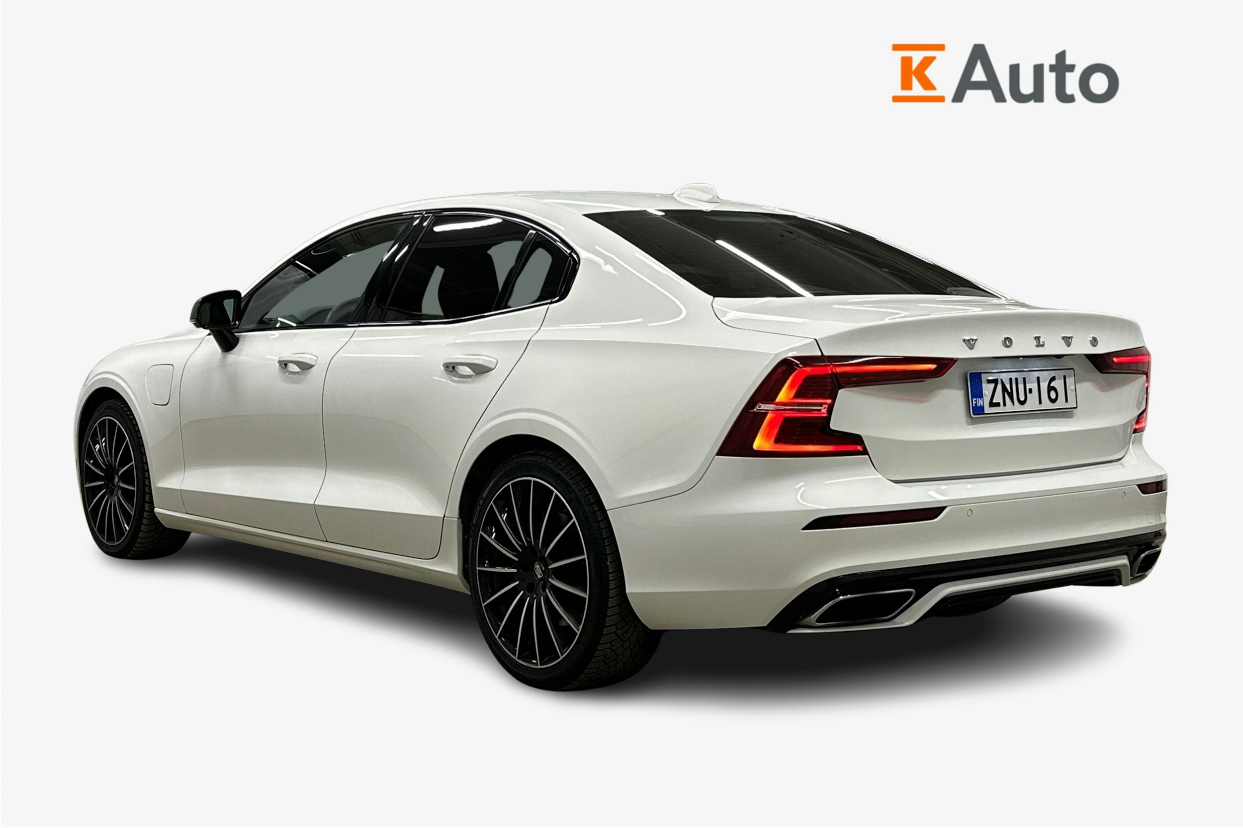 valkoinen Volvo S60 2022 kuva 2.