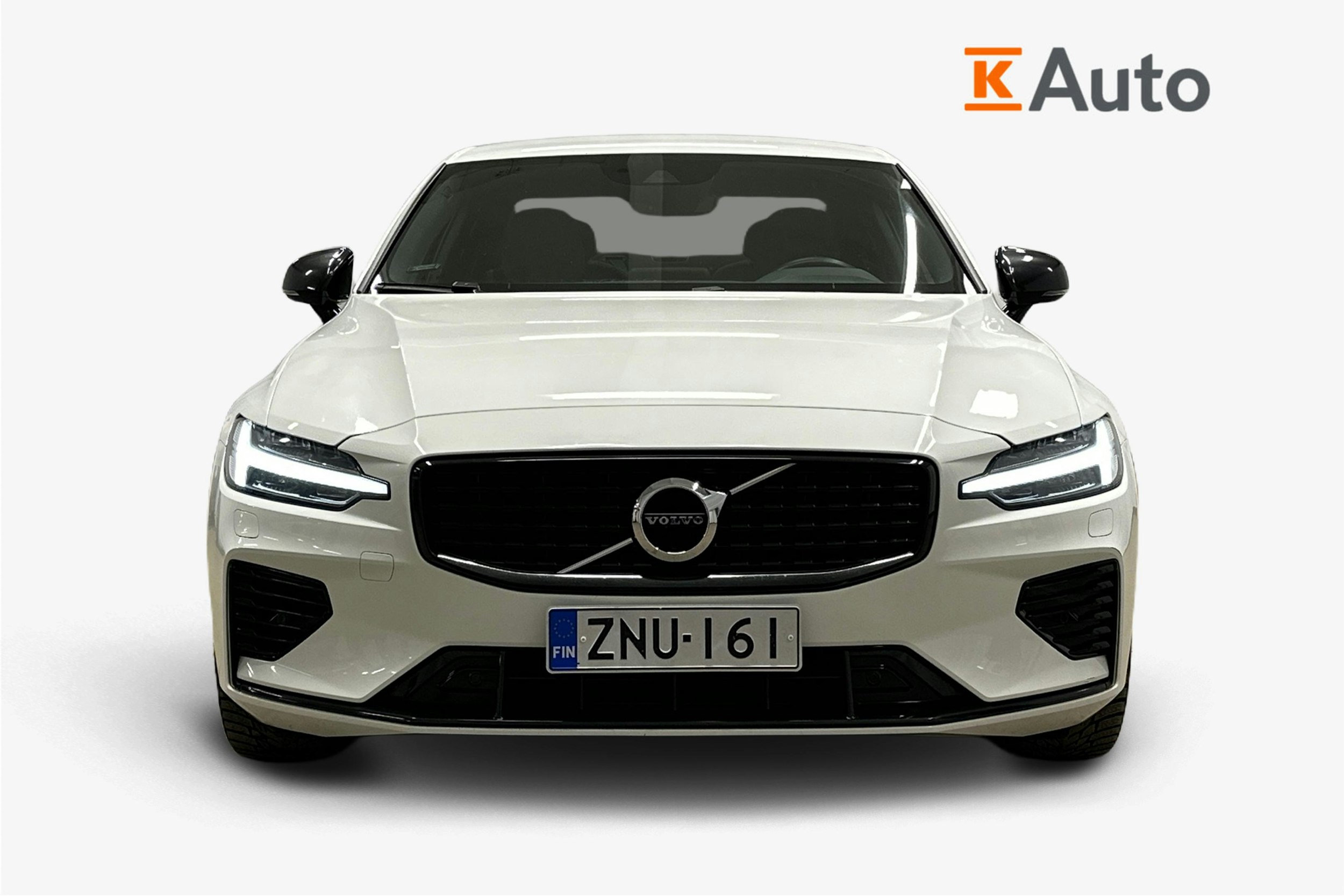 valkoinen Volvo S60 2022 kuva 5.