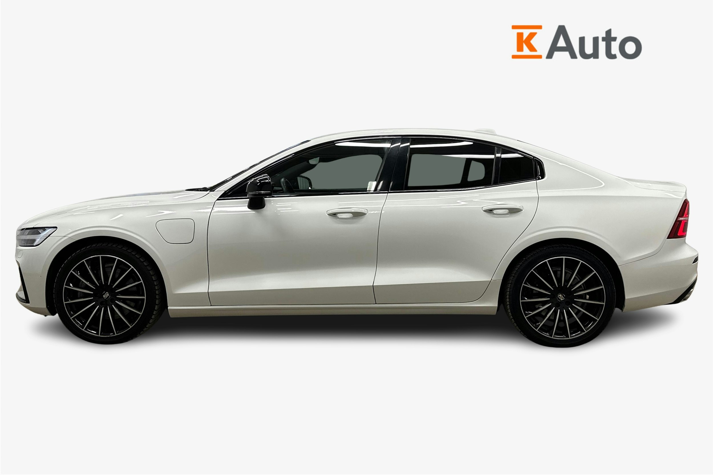 valkoinen Volvo S60 2022 kuva 6.