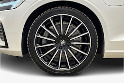 valkoinen Volvo S60 2022 kuva 11.