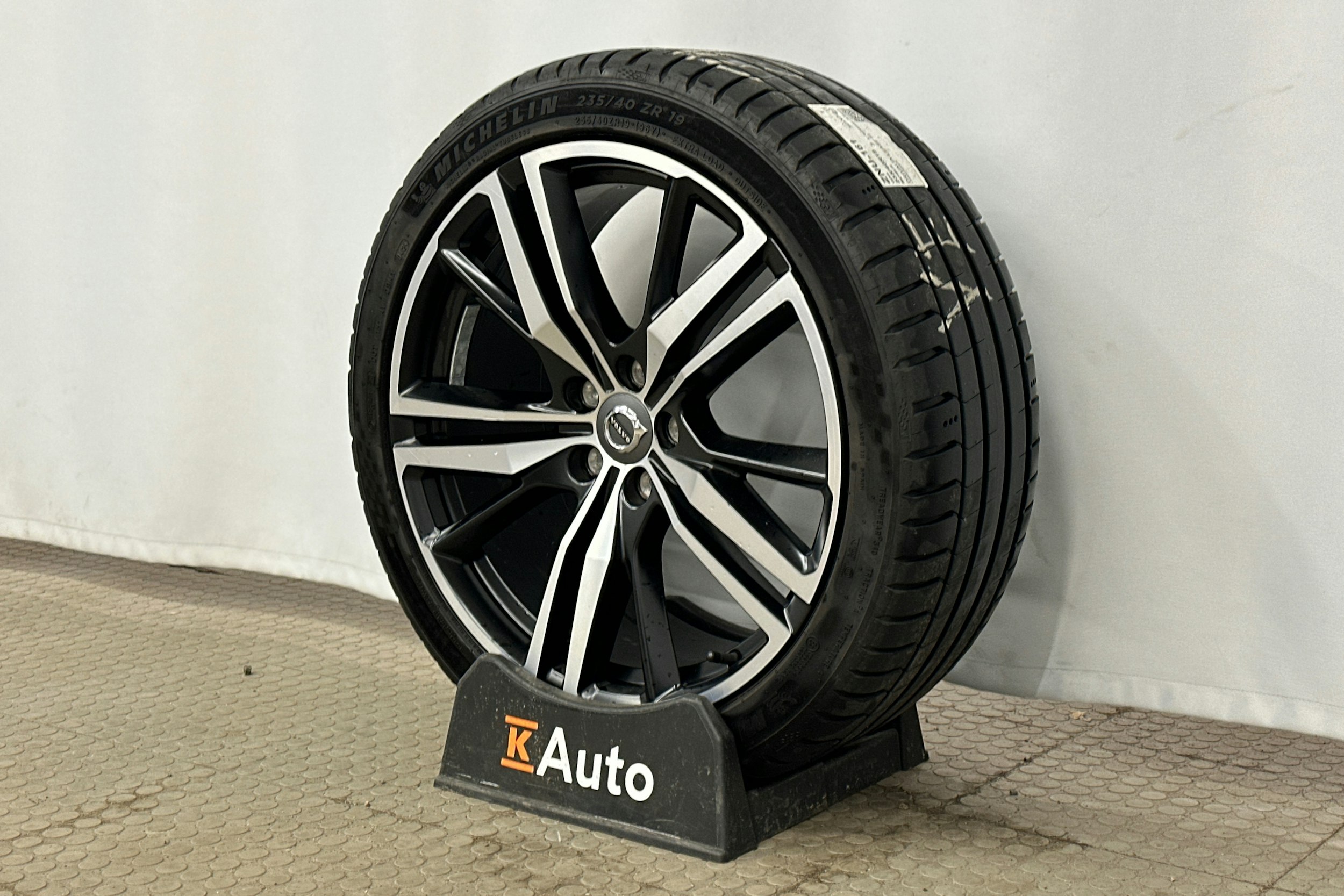 valkoinen Volvo S60 2022 kuva 13.