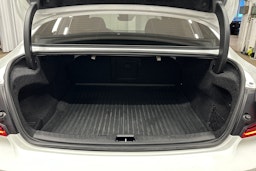 valkoinen Volvo S60 2022 kuva 14.