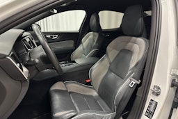 valkoinen Volvo S60 2022 kuva 16.