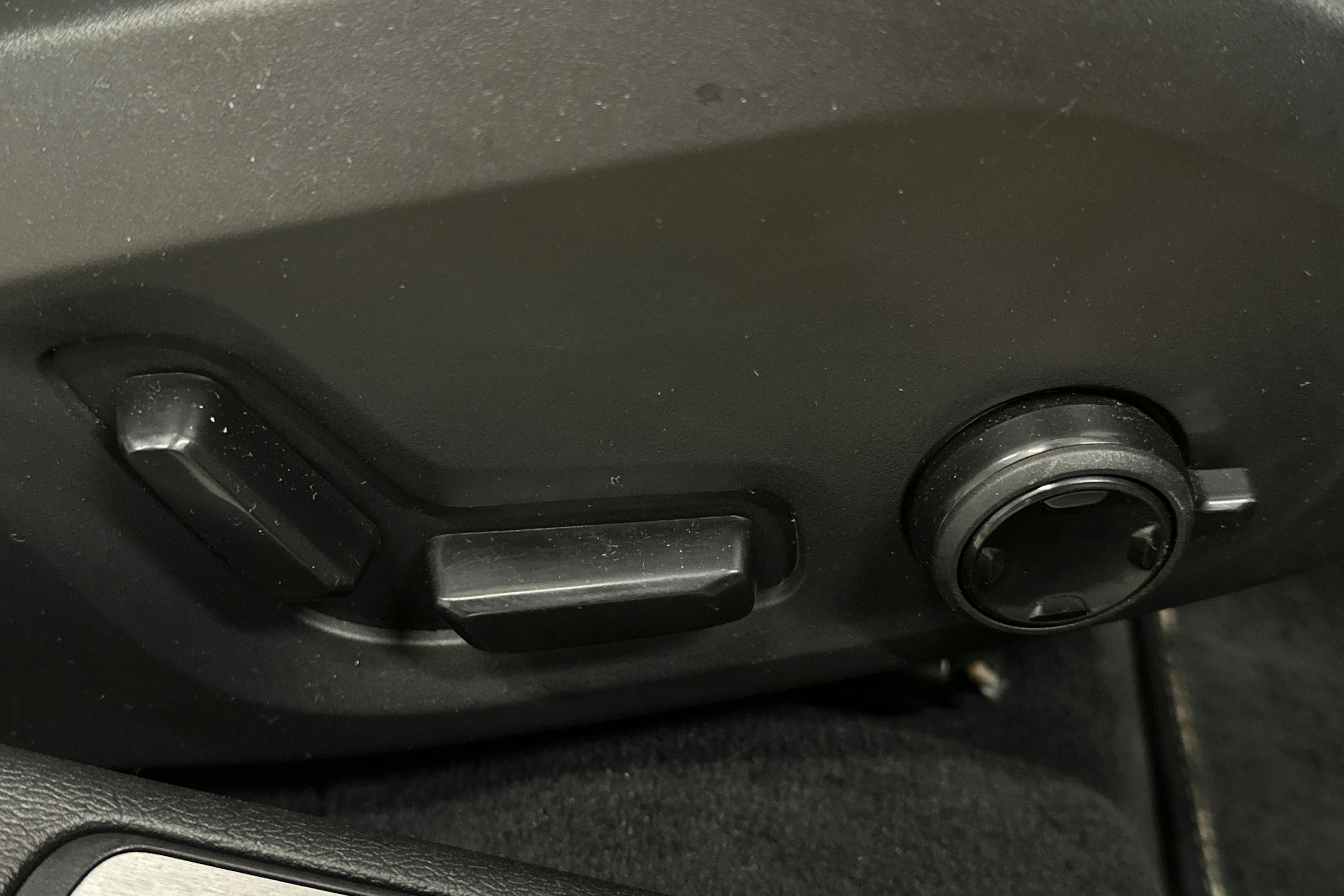 valkoinen Volvo S60 2022 kuva 19.