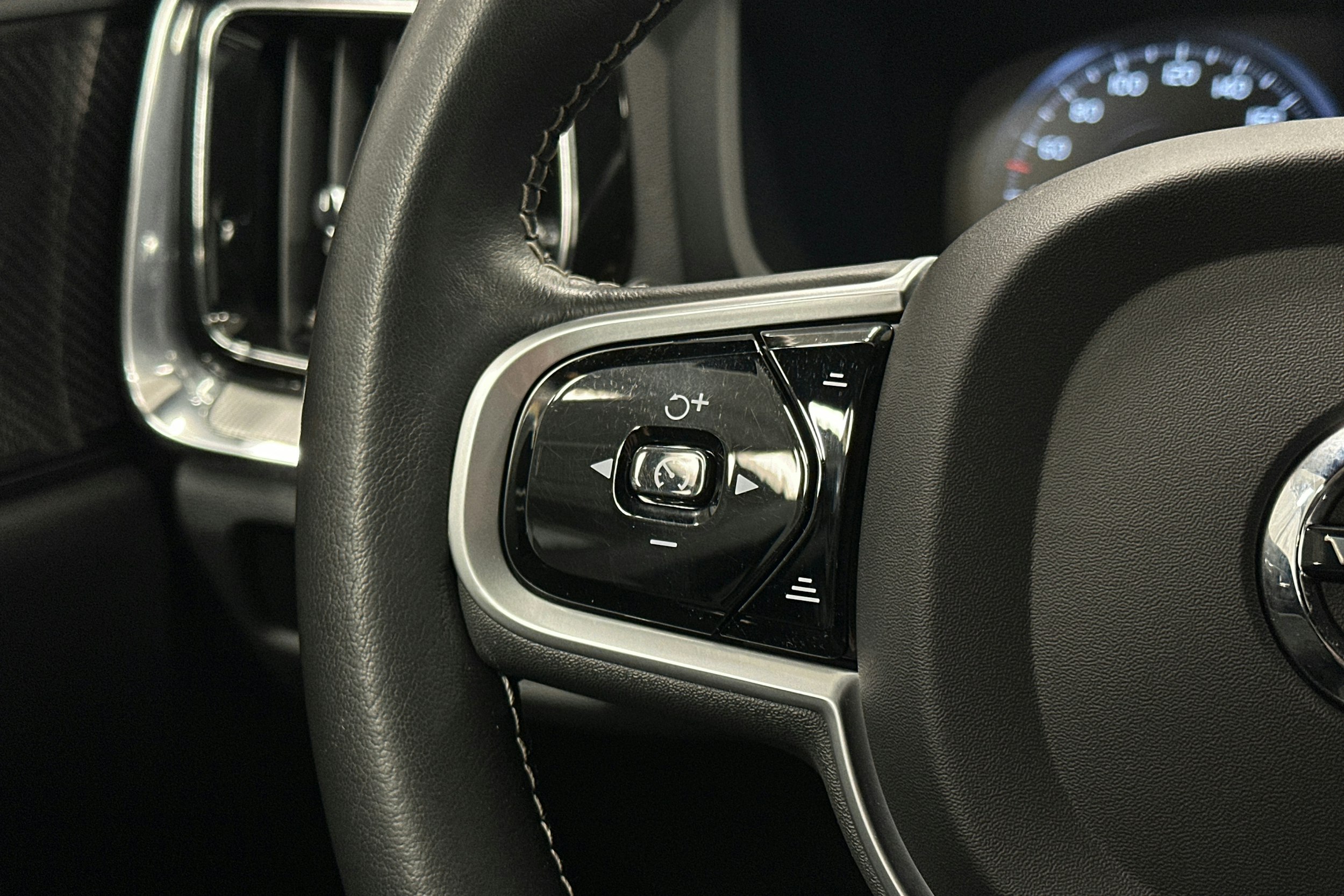 valkoinen Volvo S60 2022 kuva 22.