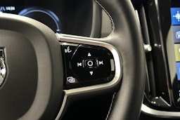 valkoinen Volvo S60 2022 kuva 23.