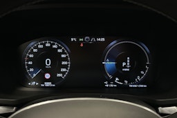 valkoinen Volvo S60 2022 kuva 24.