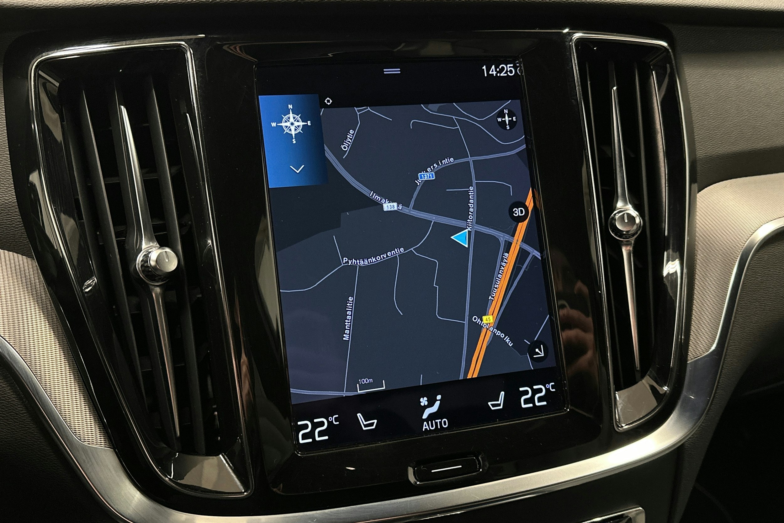 valkoinen Volvo S60 2022 kuva 26.