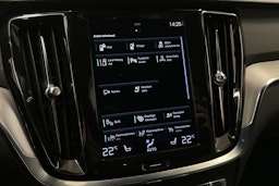 valkoinen Volvo S60 2022 kuva 27.