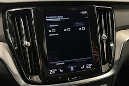 valkoinen Volvo S60 2022 kuva 29.