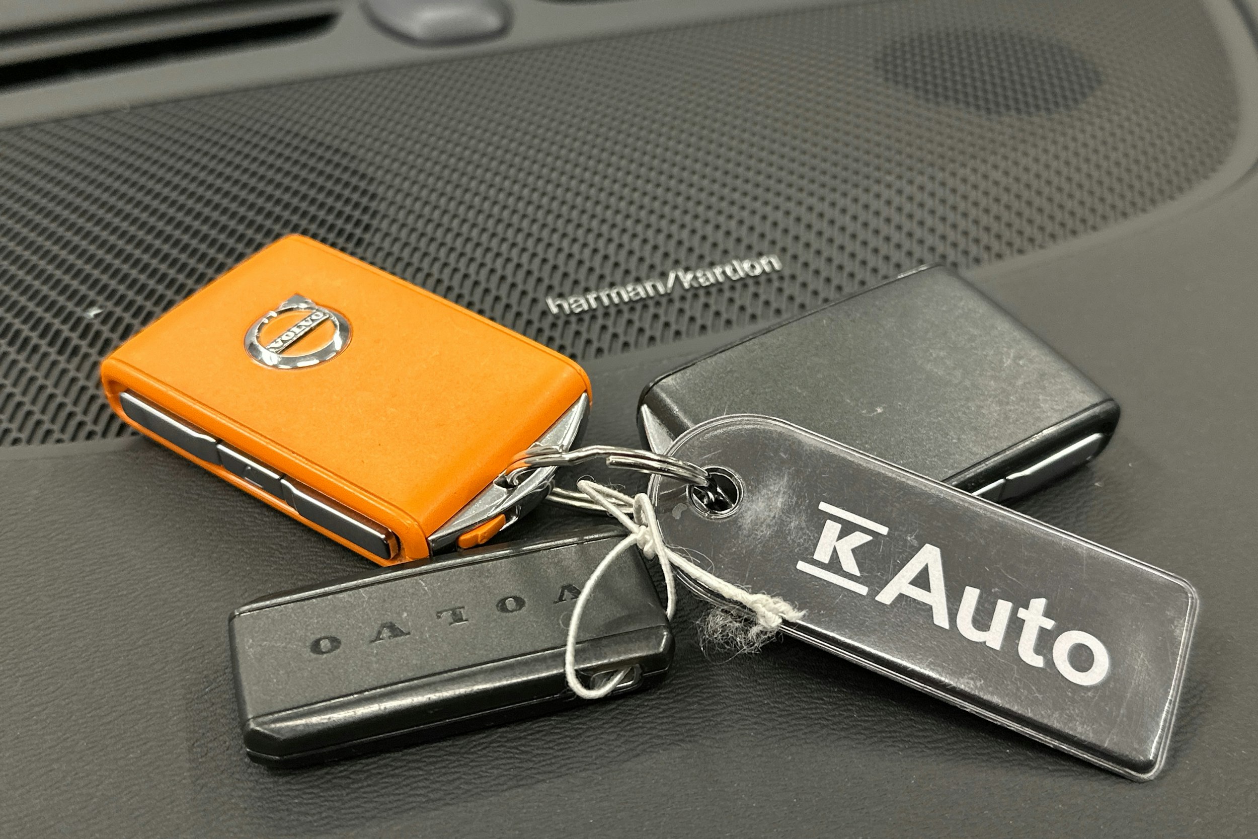 valkoinen Volvo S60 2022 kuva 32.