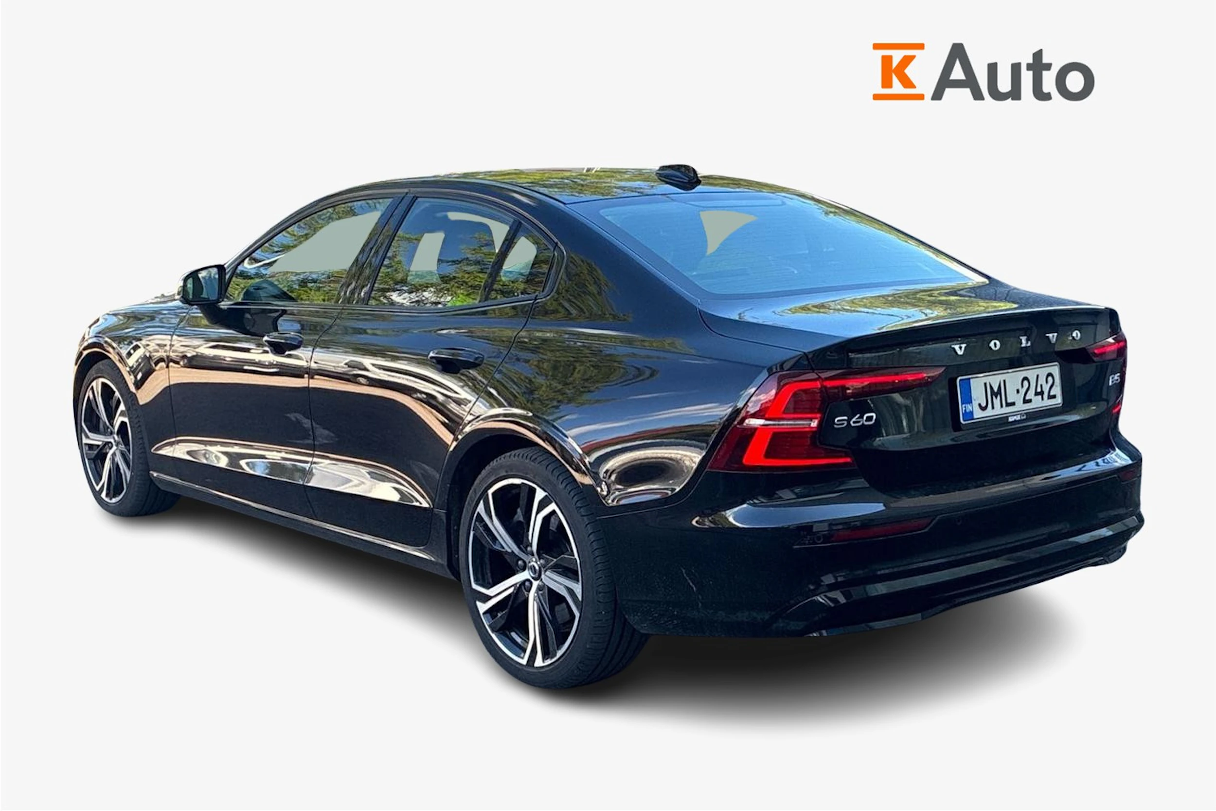musta Volvo S60 2023 kuva 2.