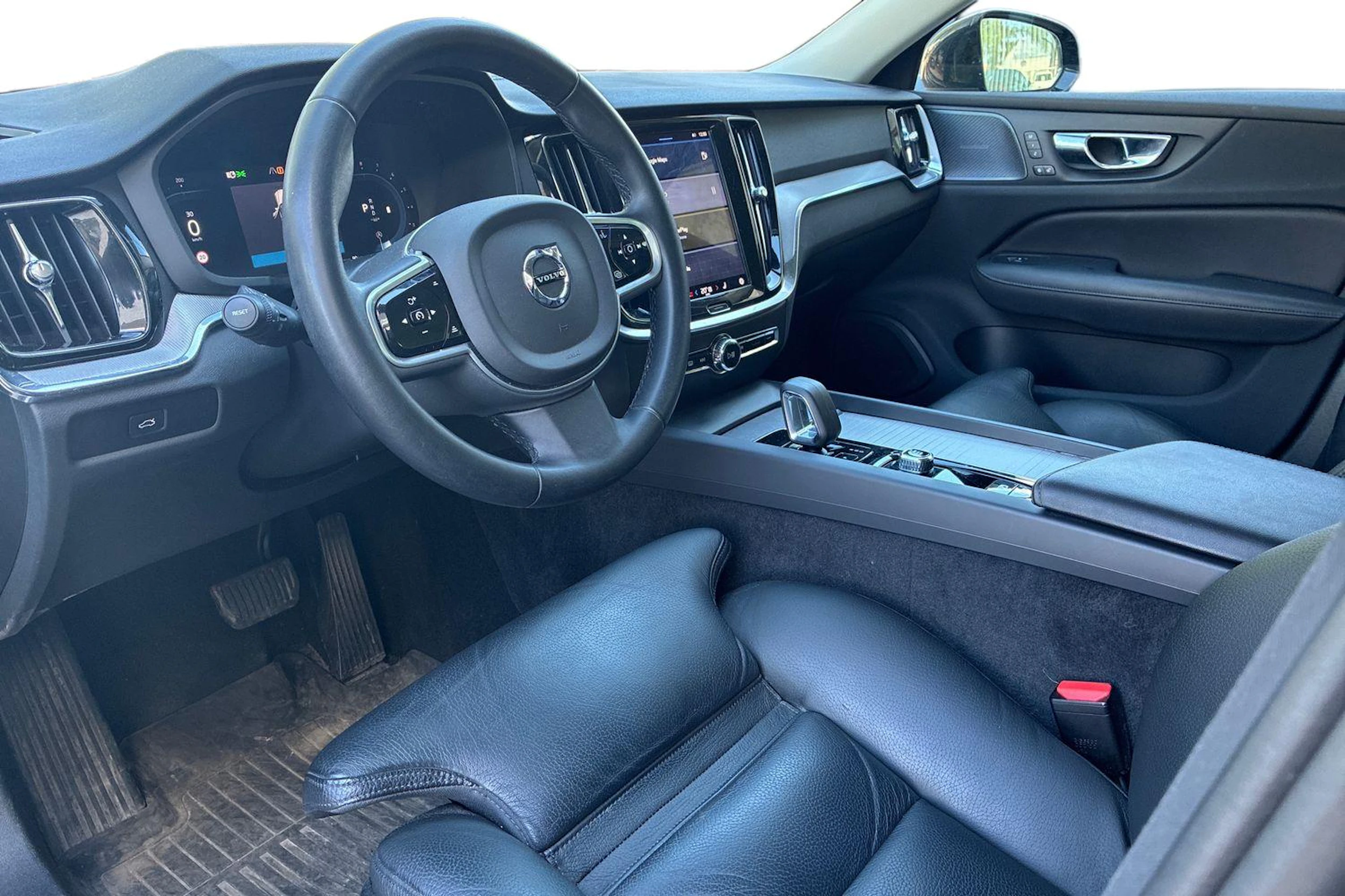 musta Volvo S60 2023 kuva 3.