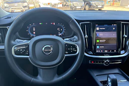 musta Volvo S60 2023 kuva 4.