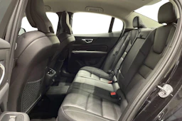 musta Volvo S60 2023 kuva 8.