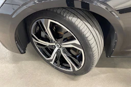 musta Volvo S60 2023 kuva 10.