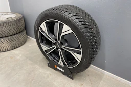 musta Volvo S60 2023 kuva 11.