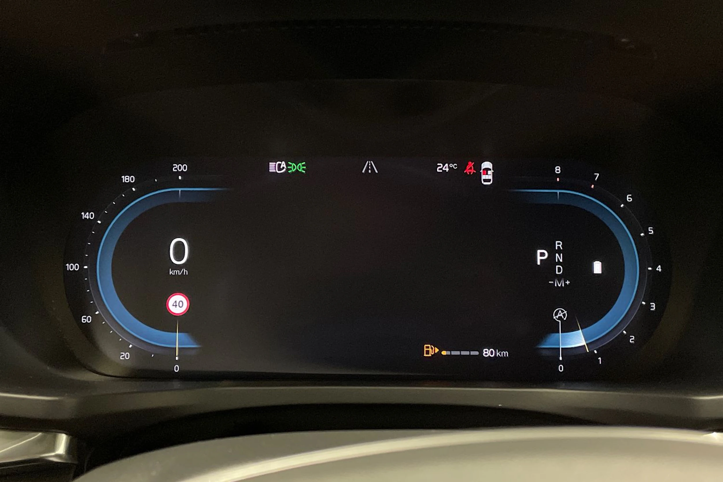 musta Volvo S60 2023 kuva 13.