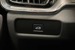 musta Volvo S60 2023 kuva 18.