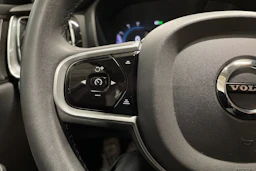 musta Volvo S60 2023 kuva 19.