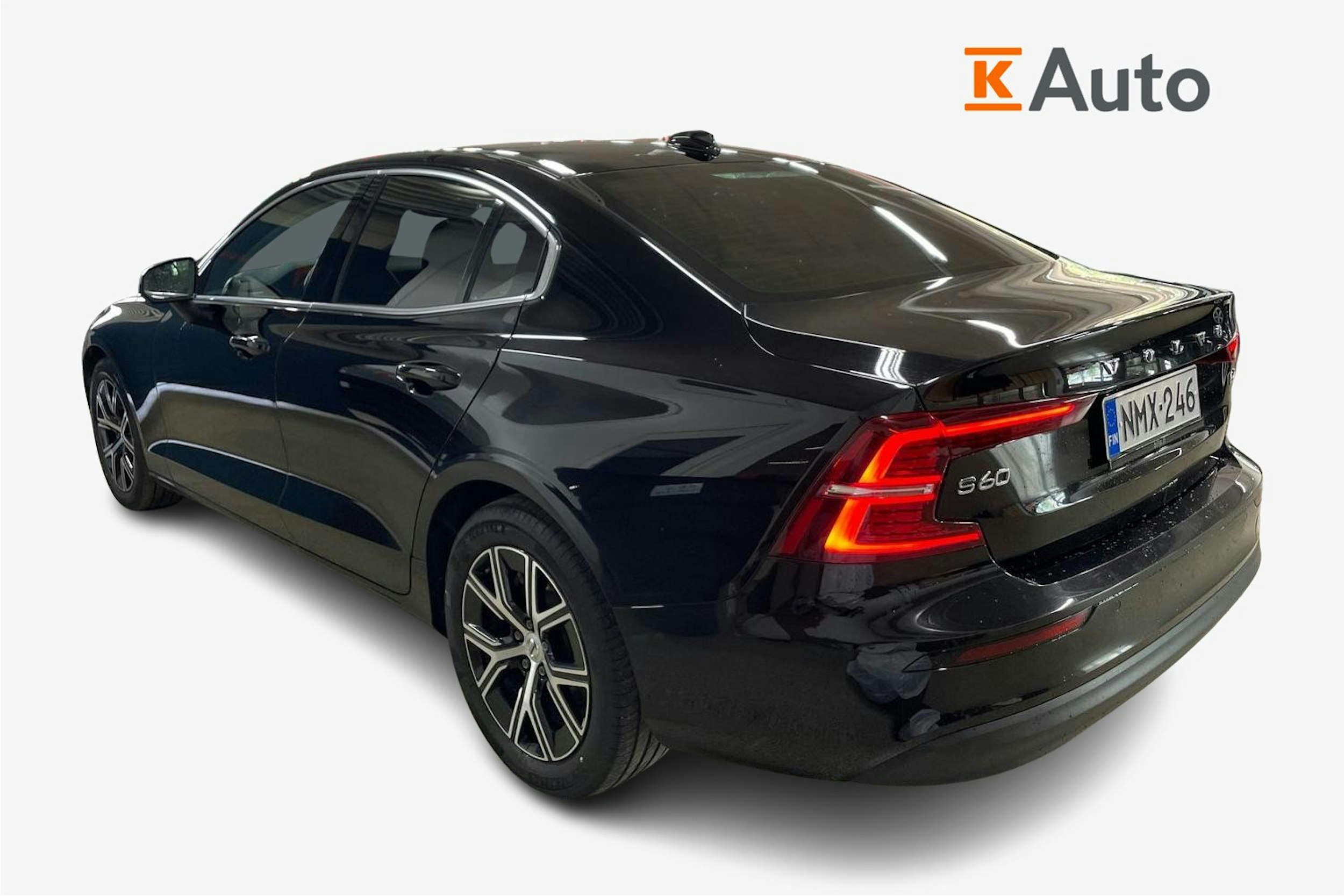 Musta Volvo S60 2023 kuva 2.