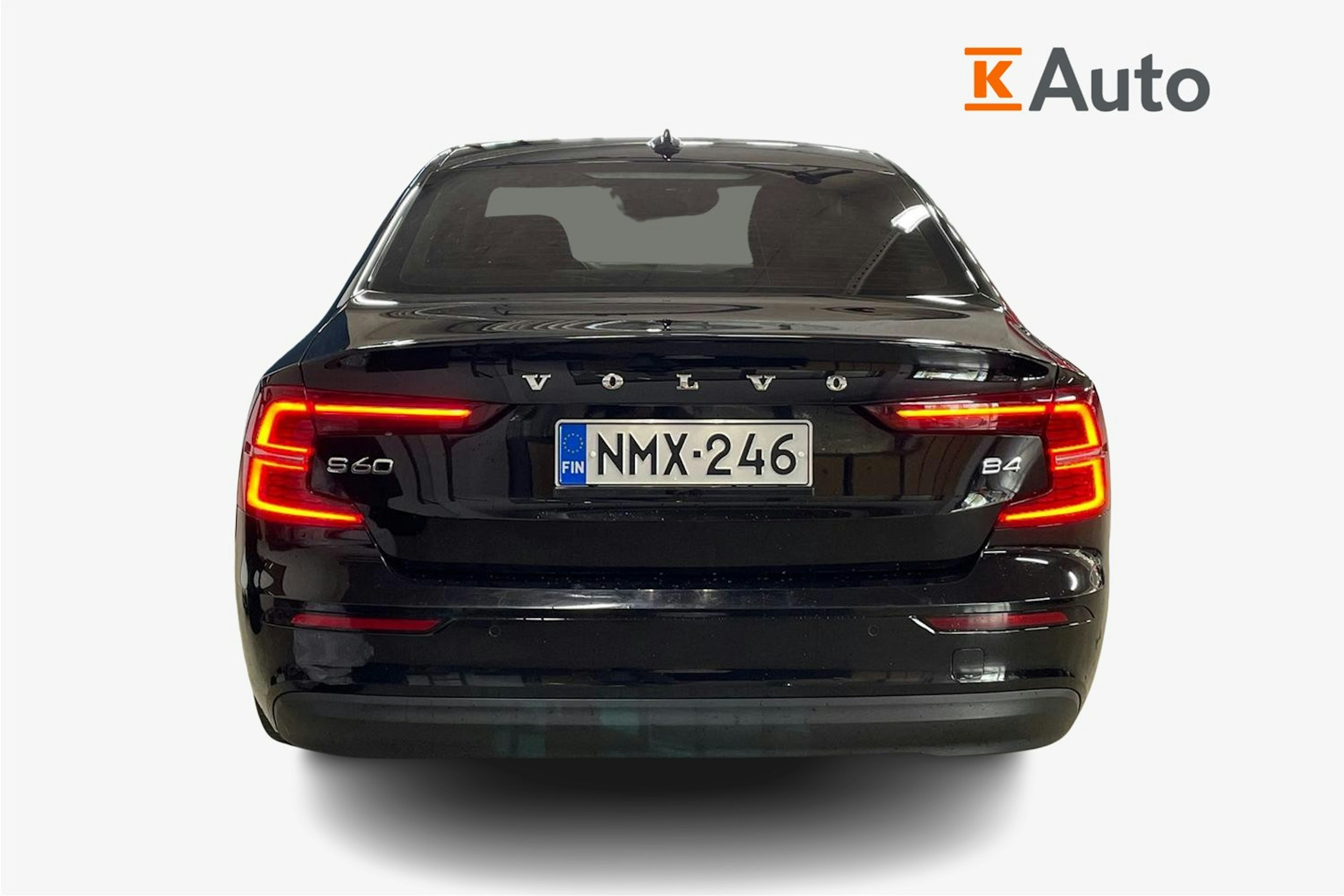 Musta Volvo S60 2023 kuva 3.