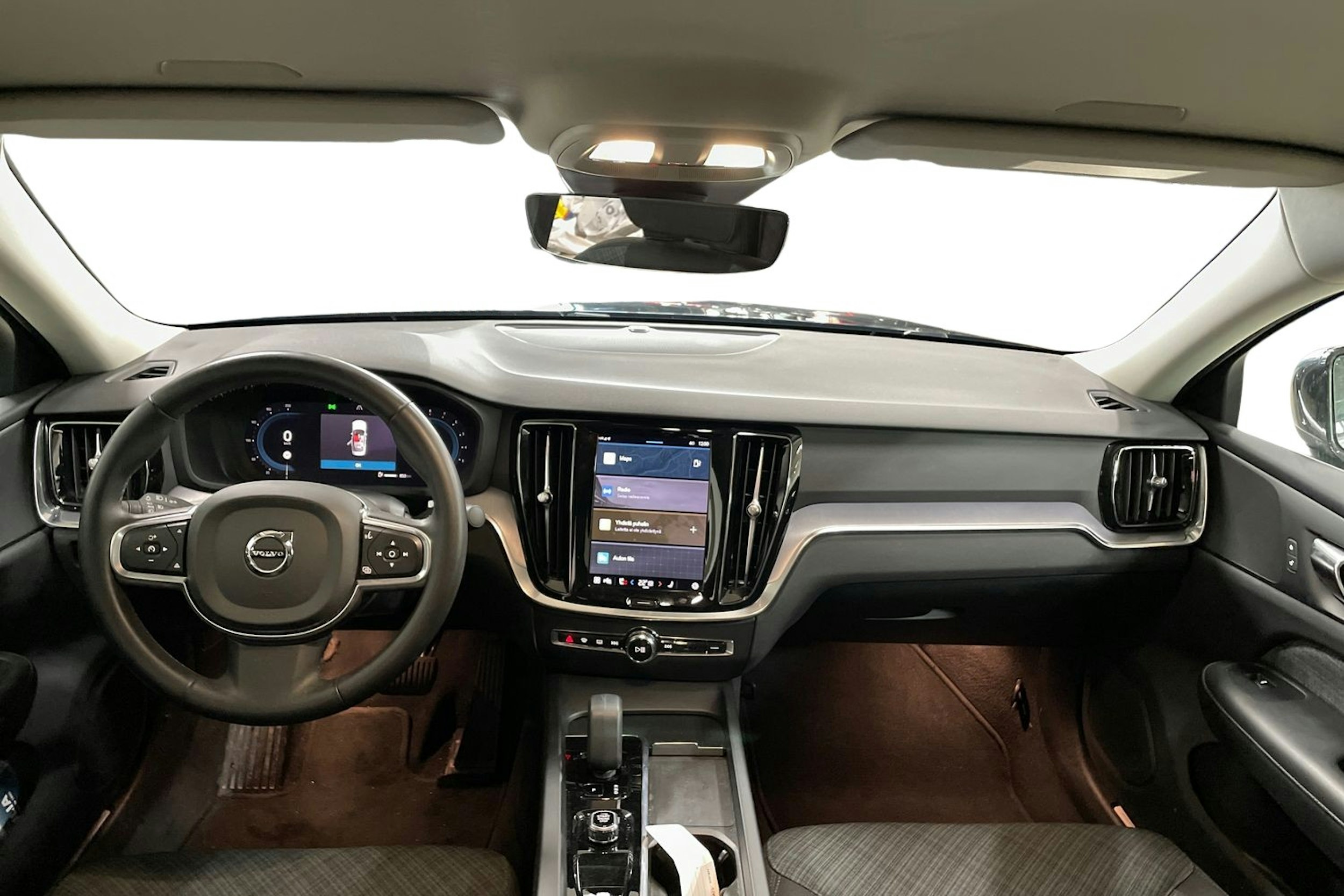Musta Volvo S60 2023 kuva 9.