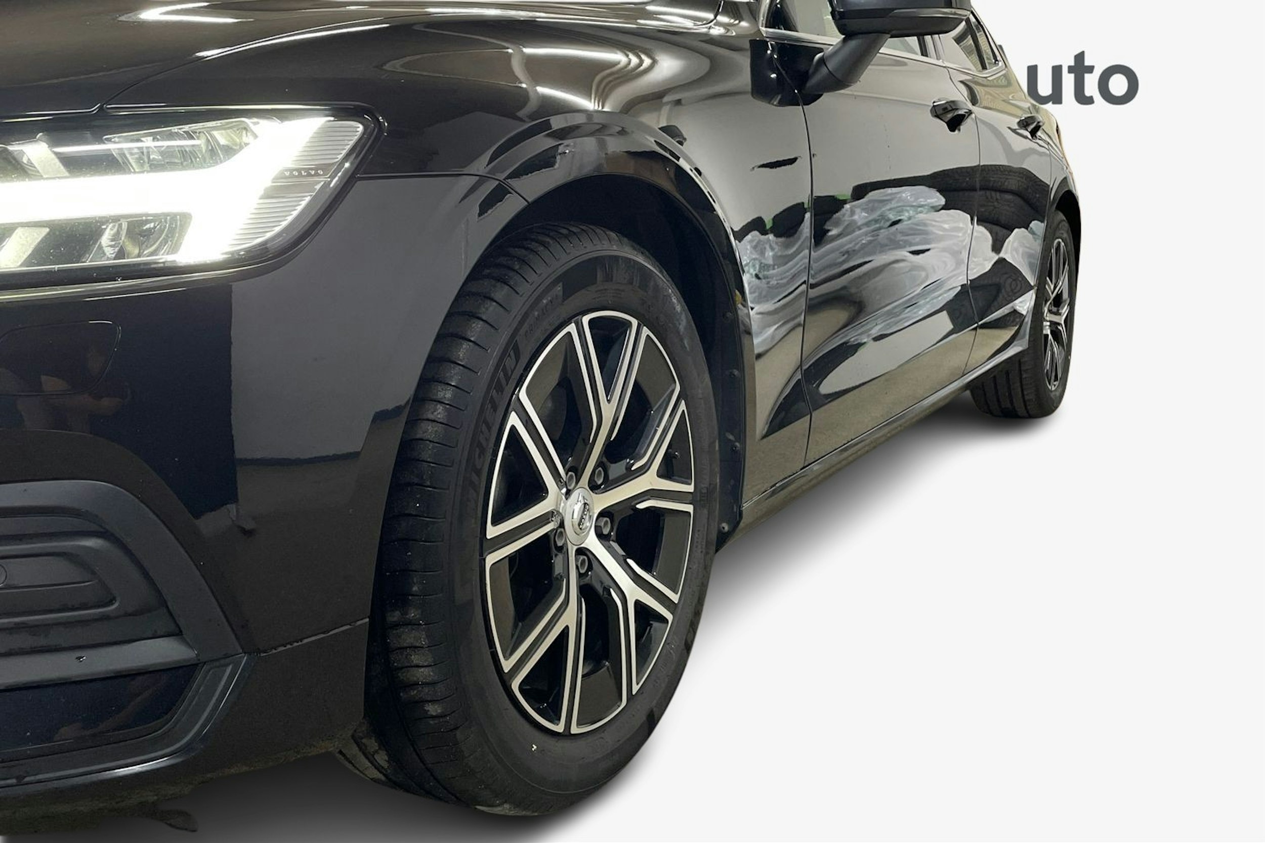 Musta Volvo S60 2023 kuva 11.