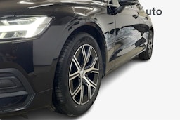 Musta Volvo S60 2023 kuva 11.