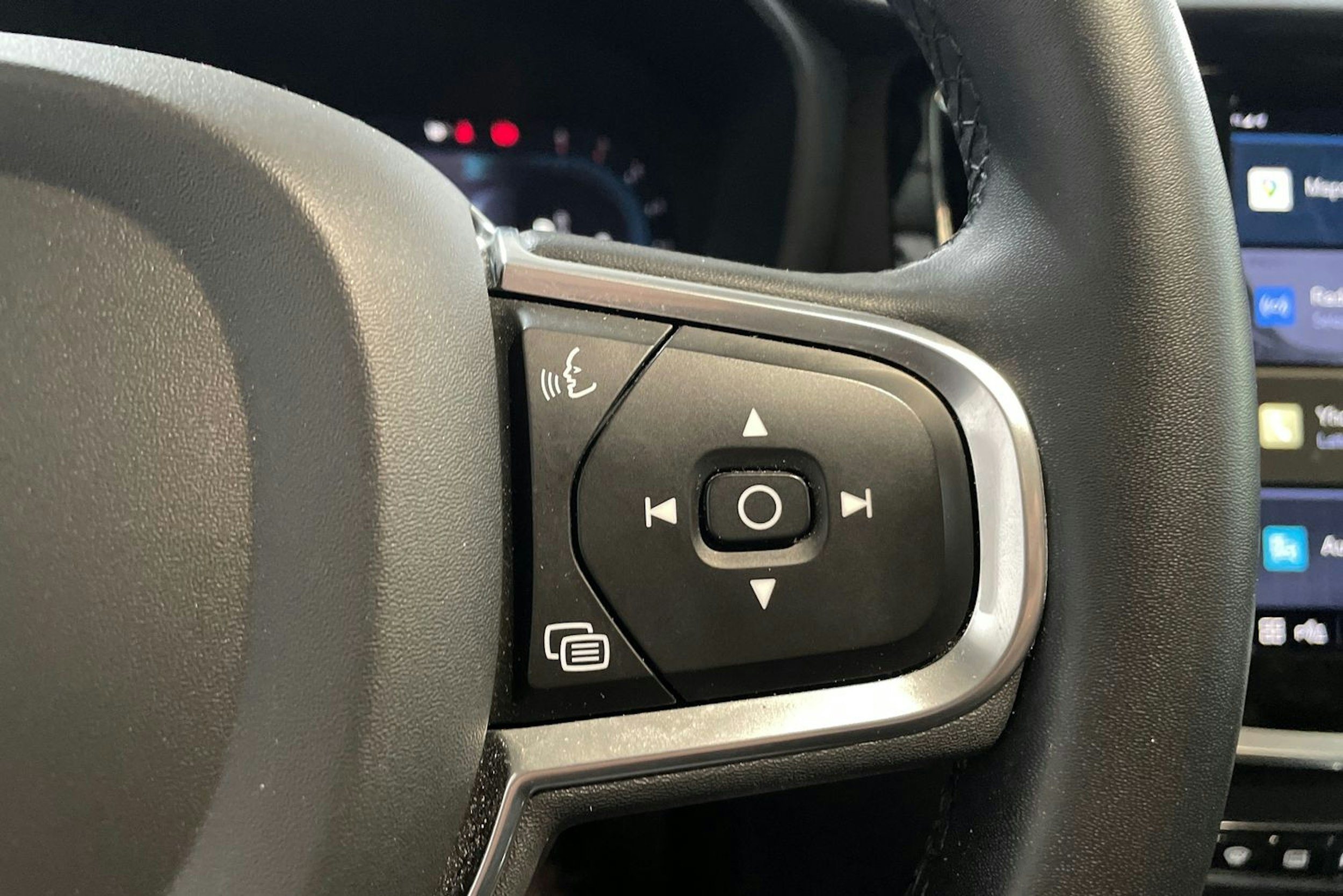 Musta Volvo S60 2023 kuva 14.