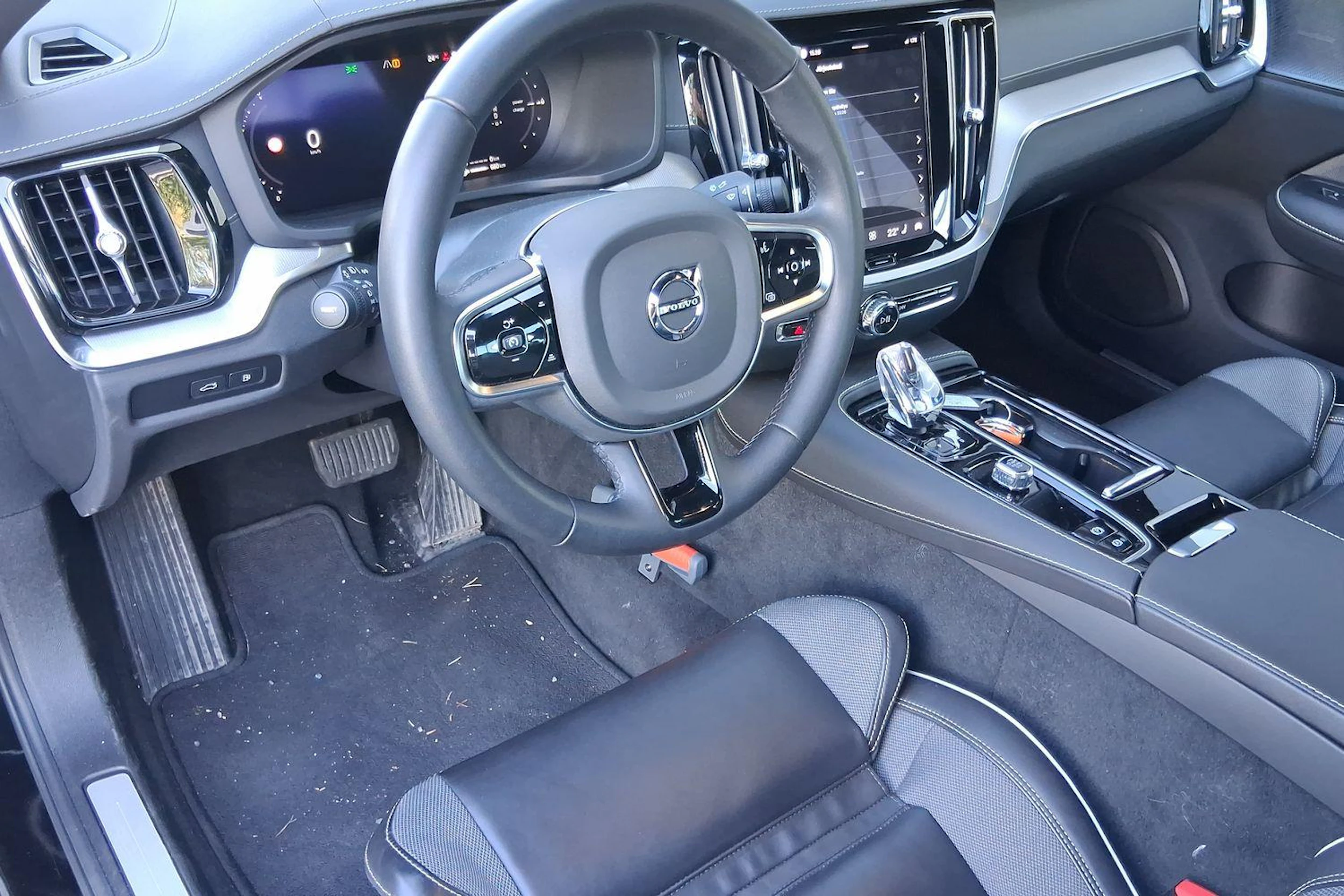 musta Volvo S60 2023 kuva 3.