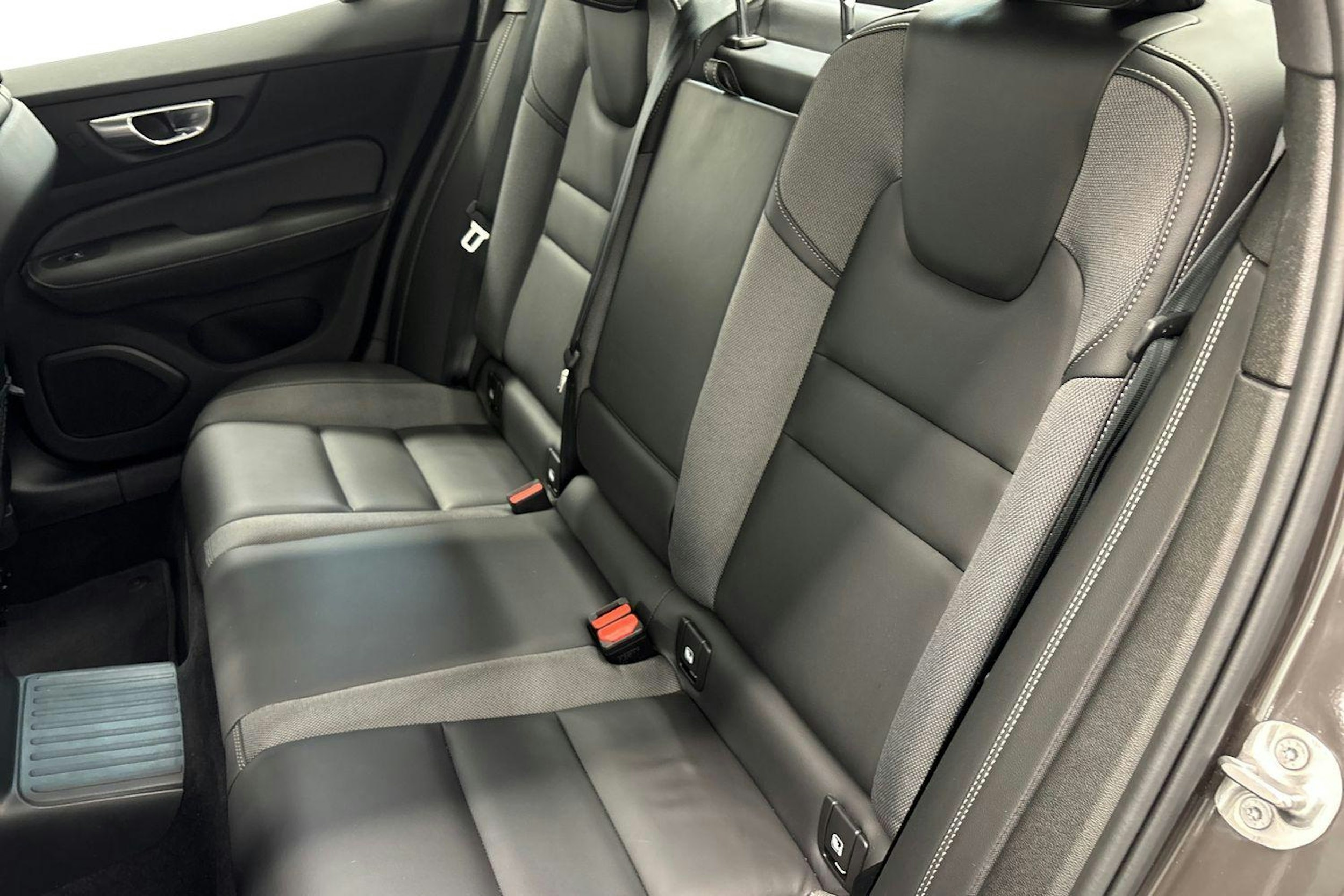 met. harmaa Volvo S60 2024 kuva 10.