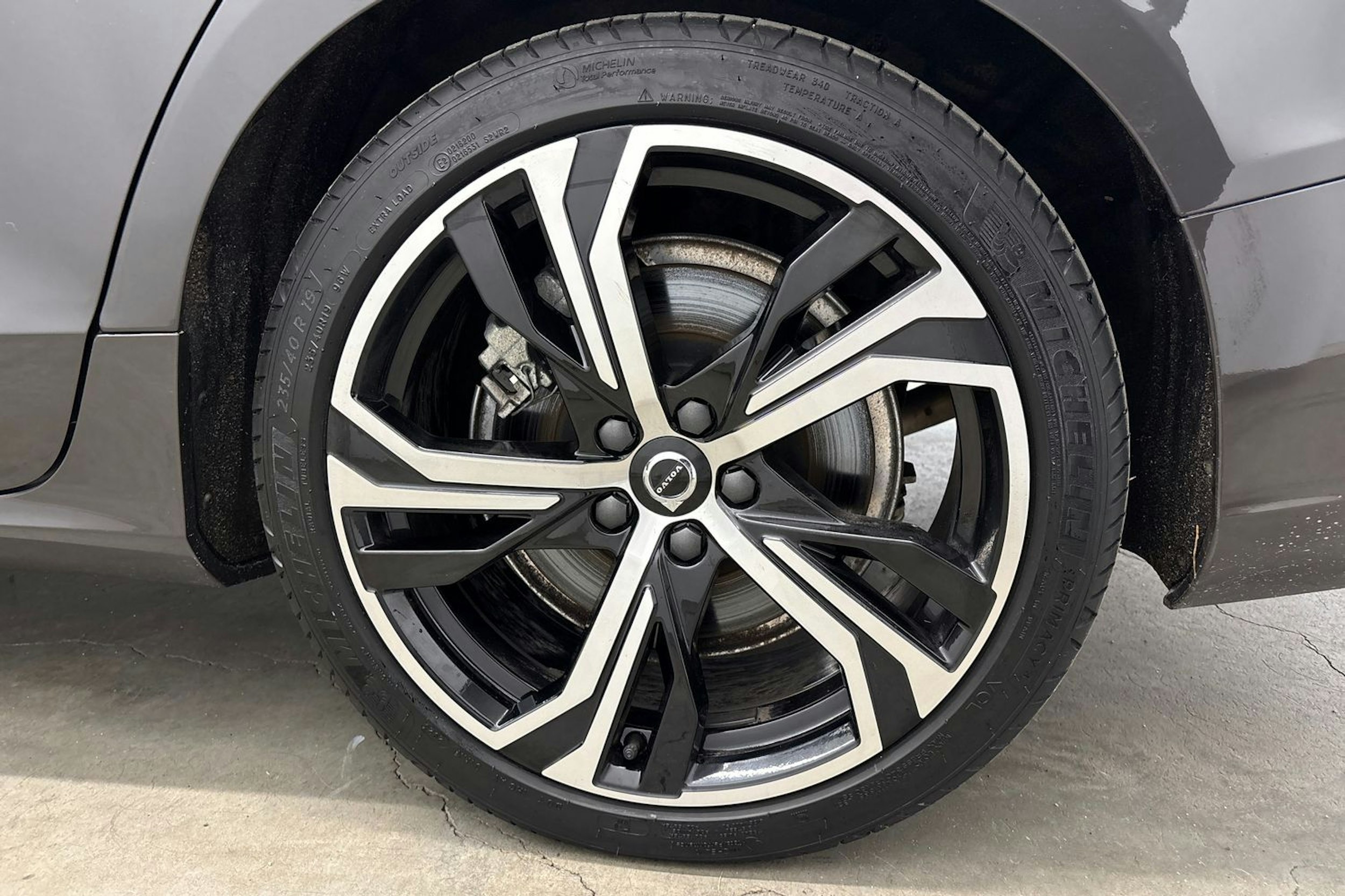 met. harmaa Volvo S60 2024 kuva 13.