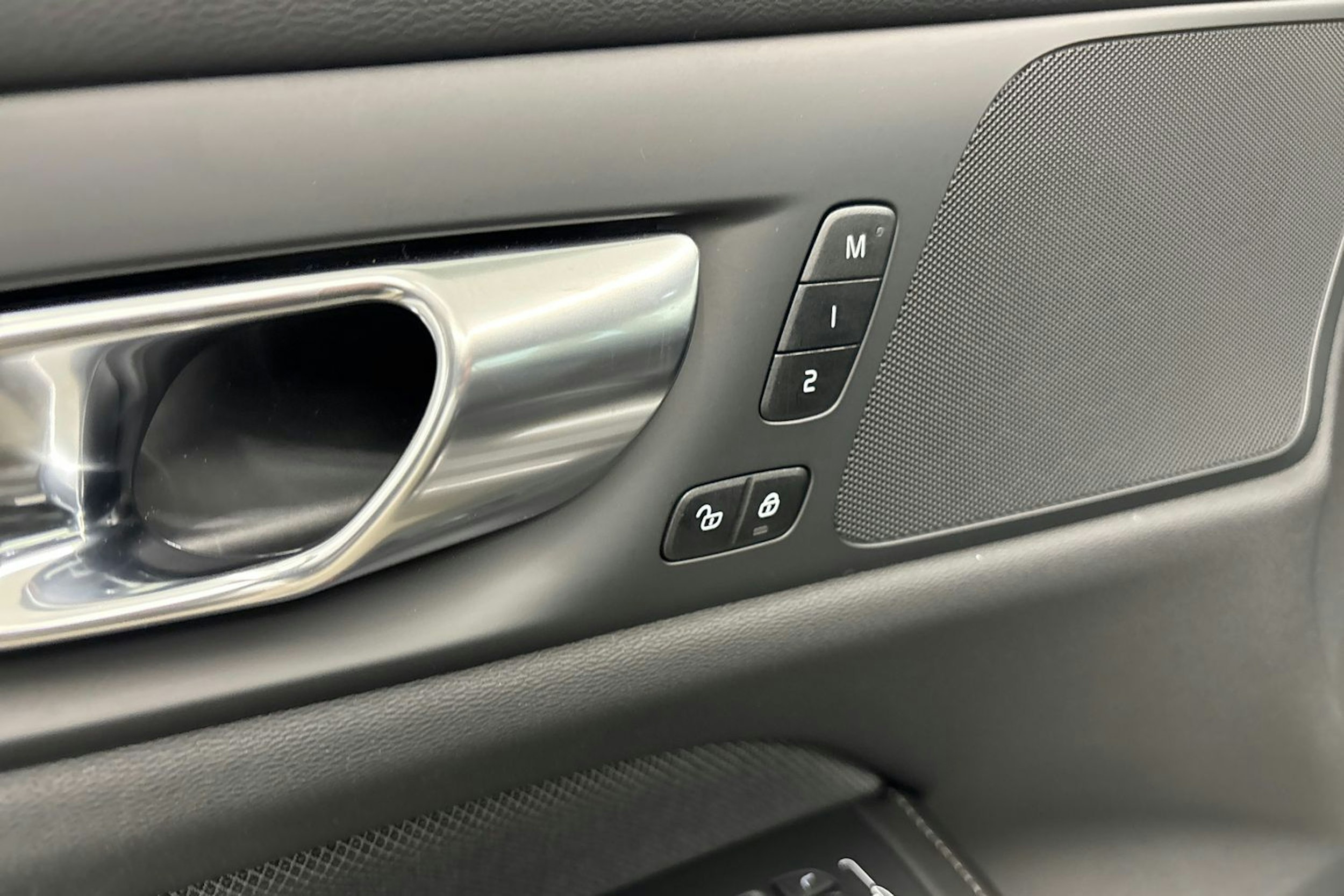 met. harmaa Volvo S60 2024 kuva 15.