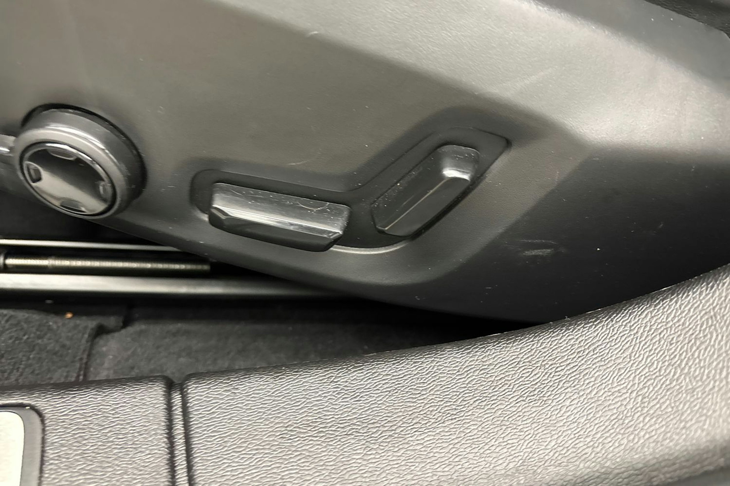 met. harmaa Volvo S60 2024 kuva 16.