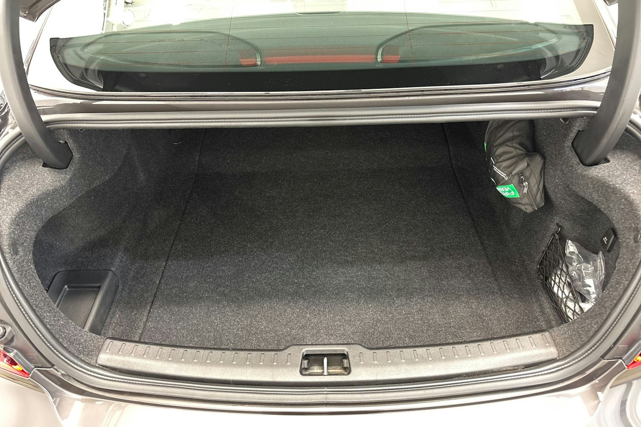 met. harmaa Volvo S60 2024 kuva 19.