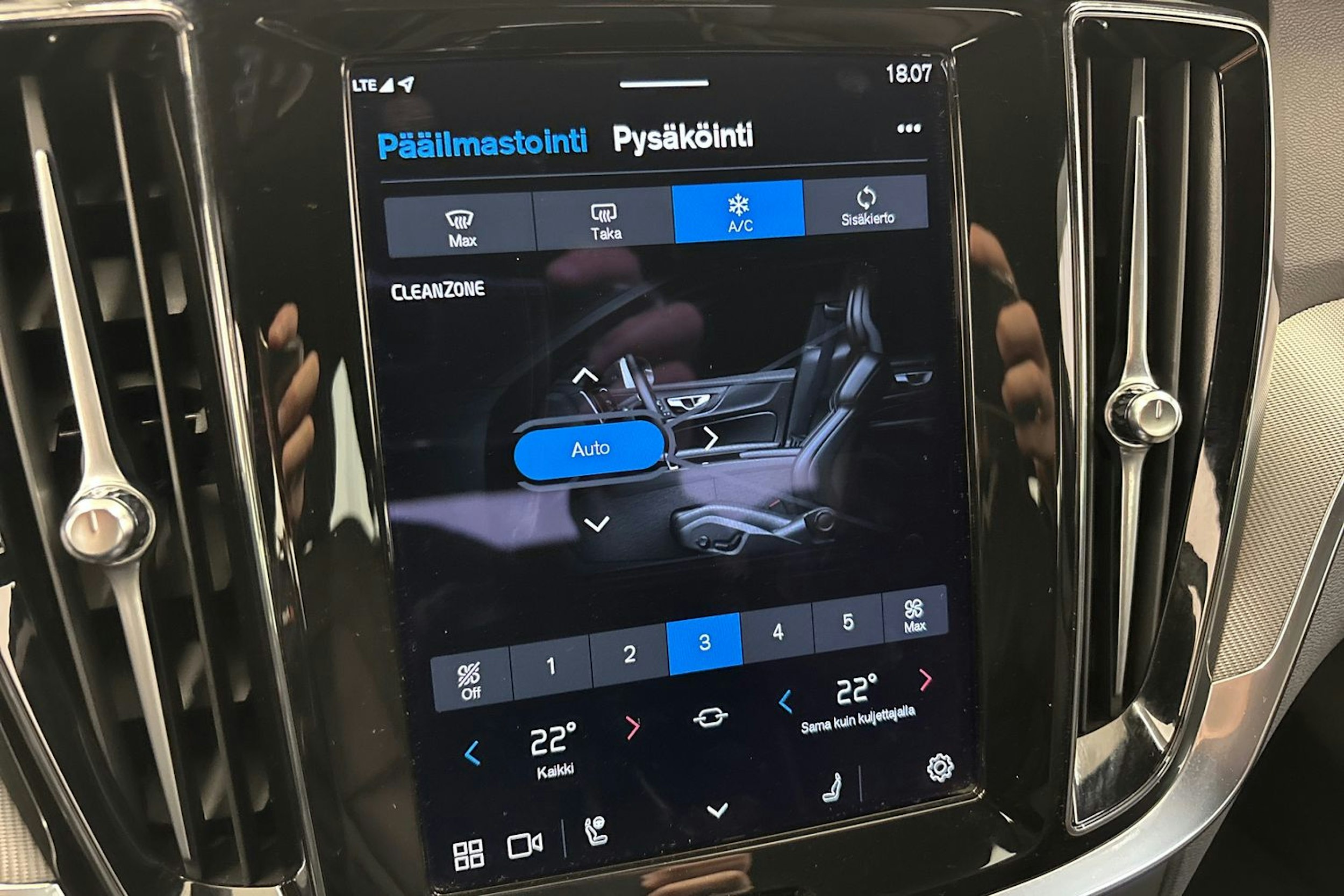 met. harmaa Volvo S60 2024 kuva 36.