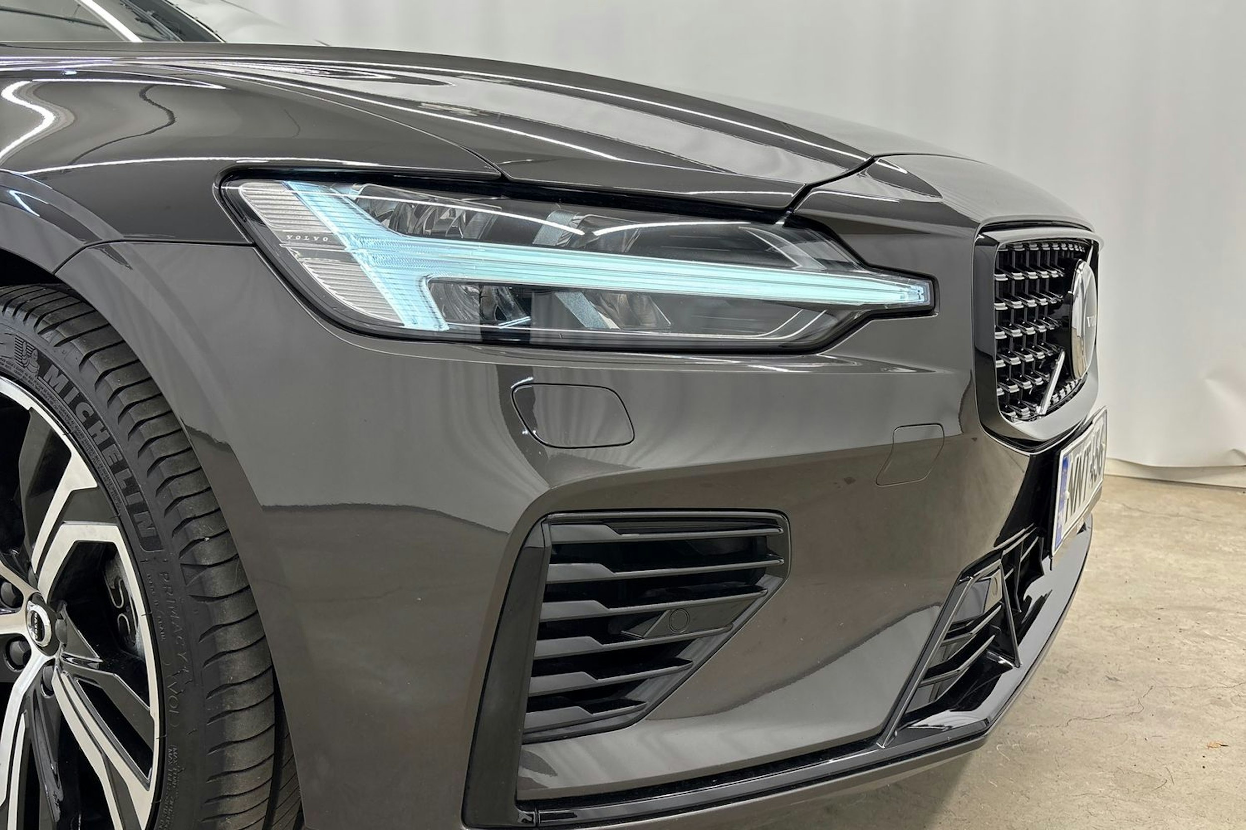 met. harmaa Volvo S60 2024 kuva 38.