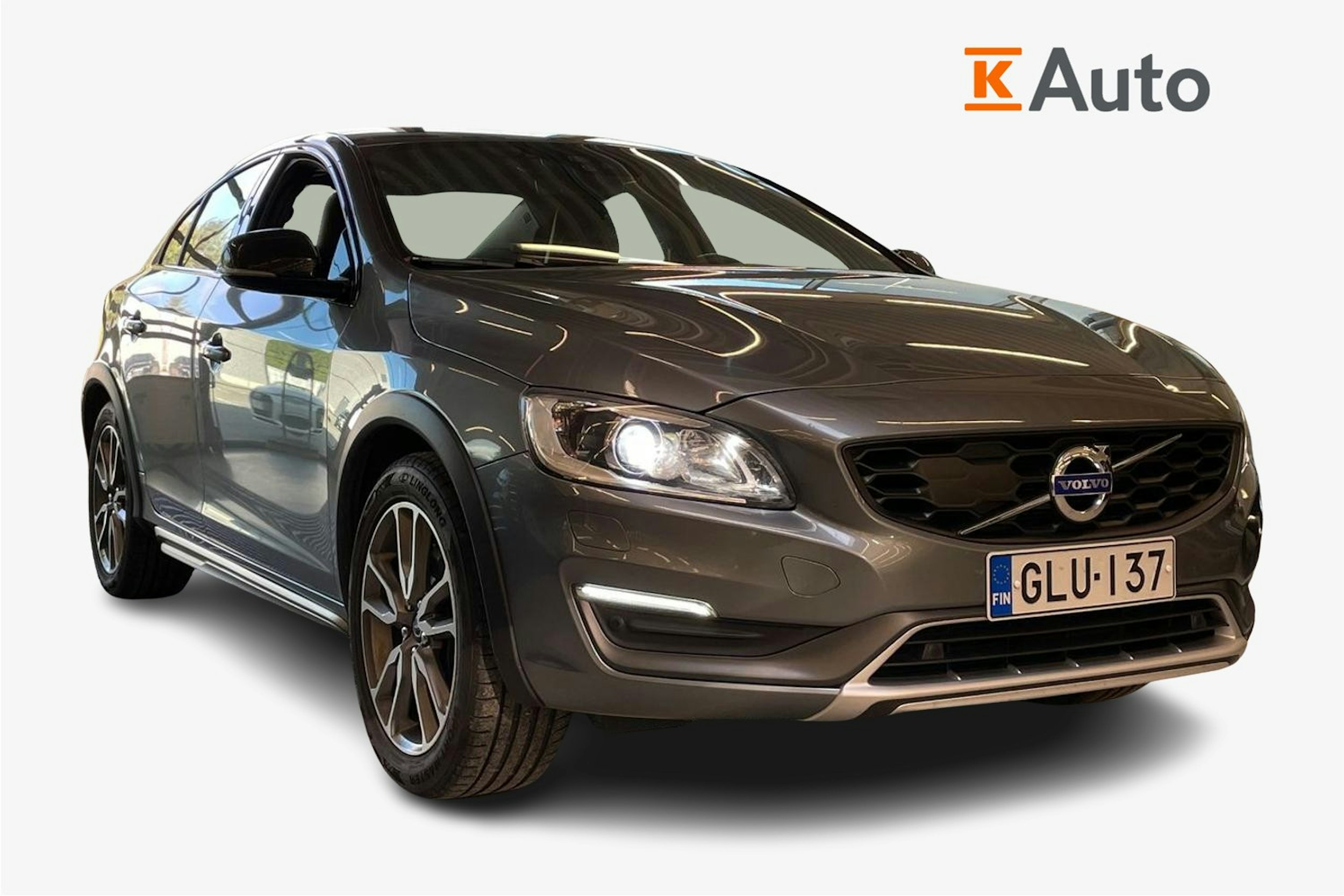 harmaa Volvo S60 Cross Country 2016 kuva 1.