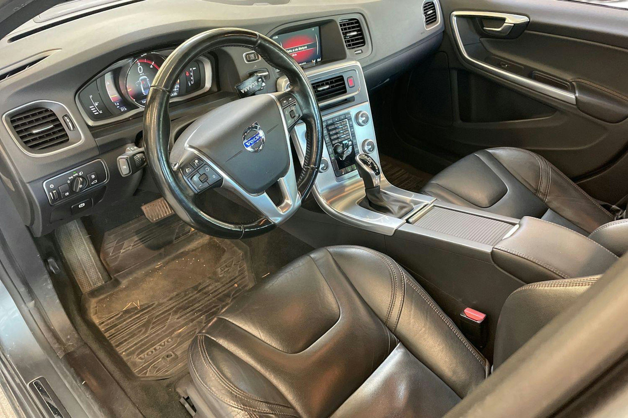 harmaa Volvo S60 Cross Country 2016 kuva 3.